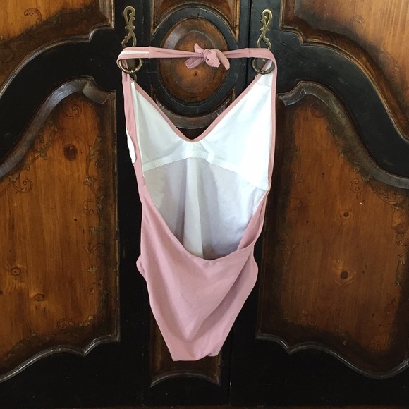 Gorgeous -One piece- shell bathing suit - Picture 5 of 7